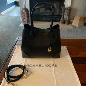 SOLD EUC Black Pebble Micheal Kors Purse